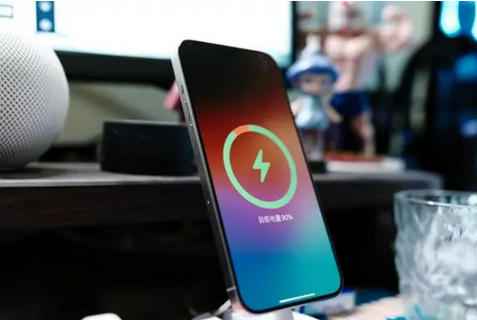 夏河苹果15换屏服务分享用什么充电器给iPhone15充电更好 